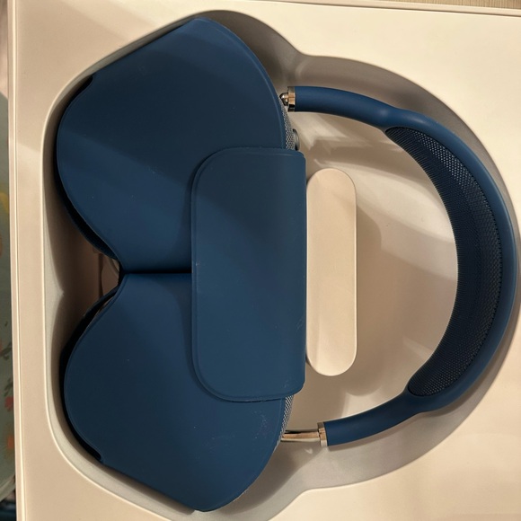 SELLING ON MY MECARI- New AirPod Max Blue - Picture 2 of 7